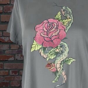 TORRID Snake/Rose Graphic Classic Fit‎ Jersey Crew Tee w/Rhinestones NWT Size 2X